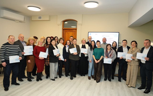 Учасники тренінгу  для працівників університету, присвячених розвитку чутливого та підтримувального підходу у роботі зі студентами, які зазнали впливу війни